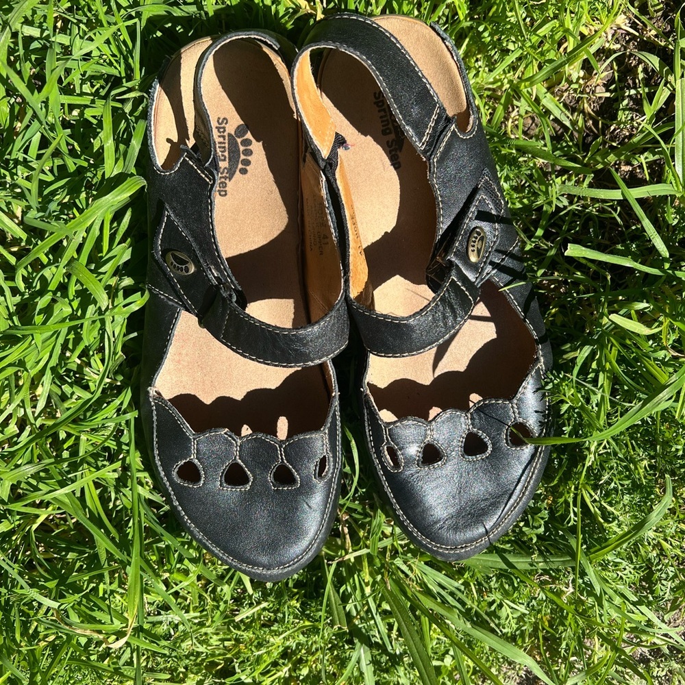 Spring Step Women's Black Leather Sandals - Picture 3 of 8